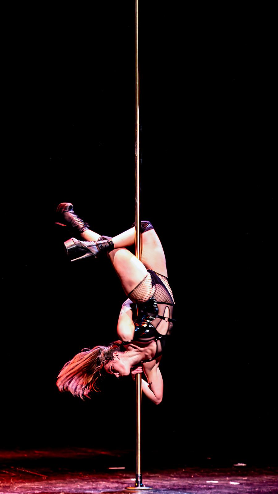 Tea Oliverić performing