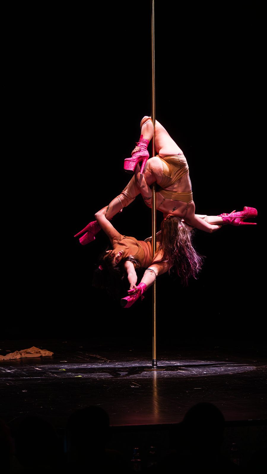 Iva & Nevena performing