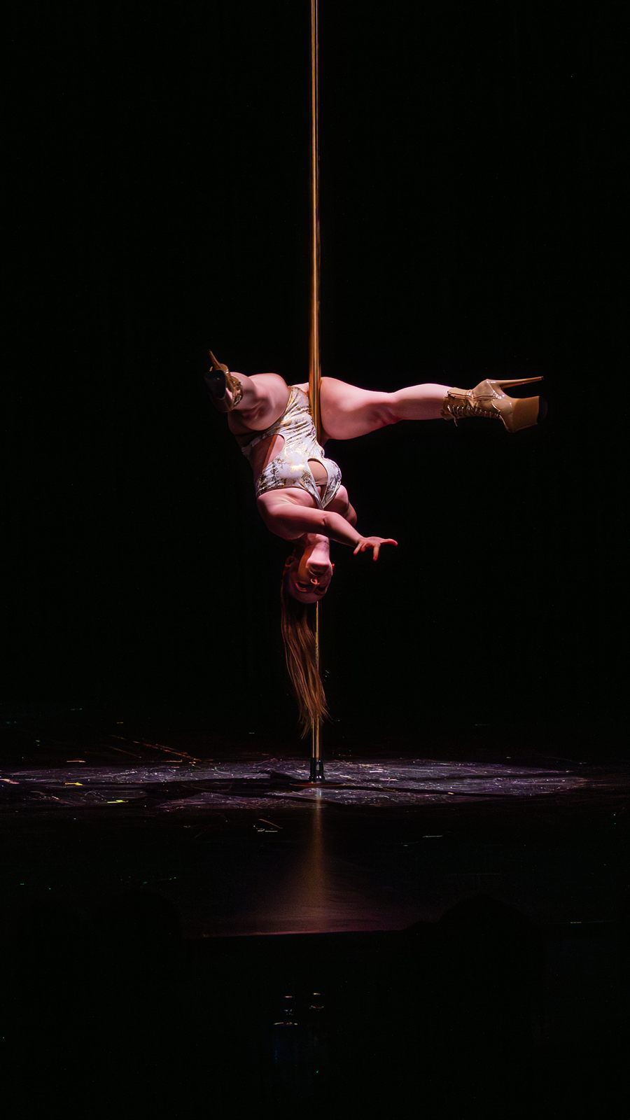 Paula Krajinović performing